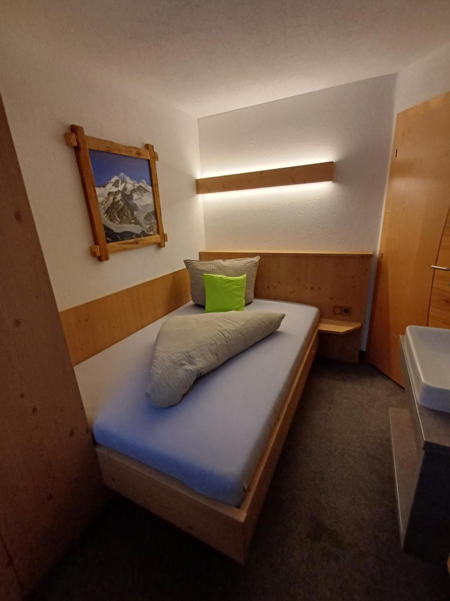 Haus Helene Prantl Apartamento Längenfeld Exterior foto