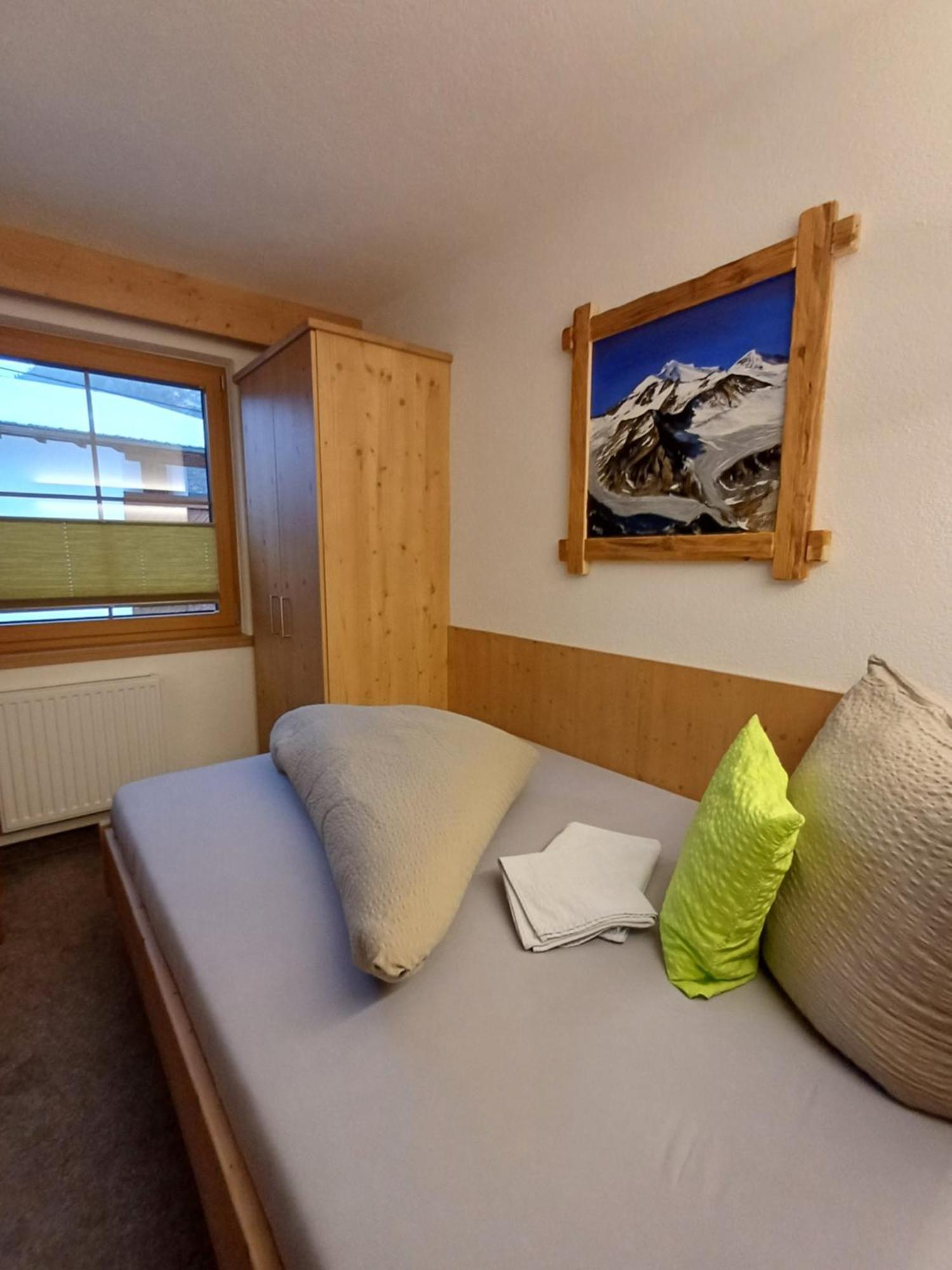 Haus Helene Prantl Apartamento Längenfeld Exterior foto
