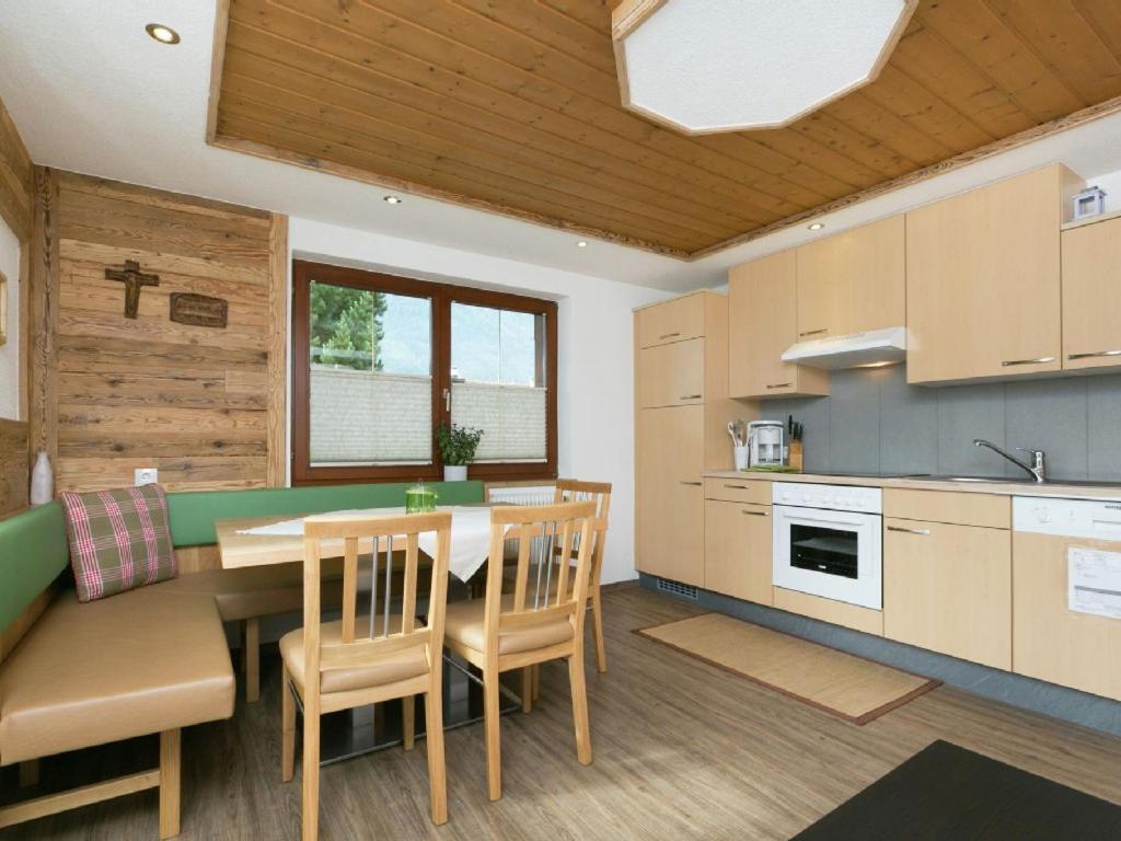Haus Helene Prantl Apartamento Längenfeld Exterior foto