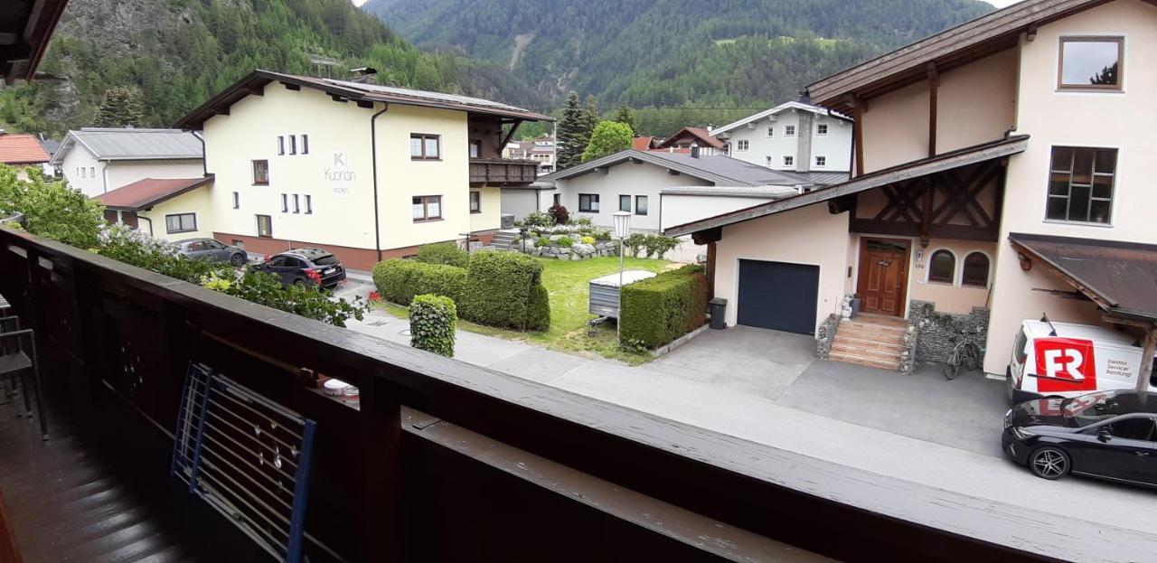 Haus Helene Prantl Apartamento Längenfeld Exterior foto