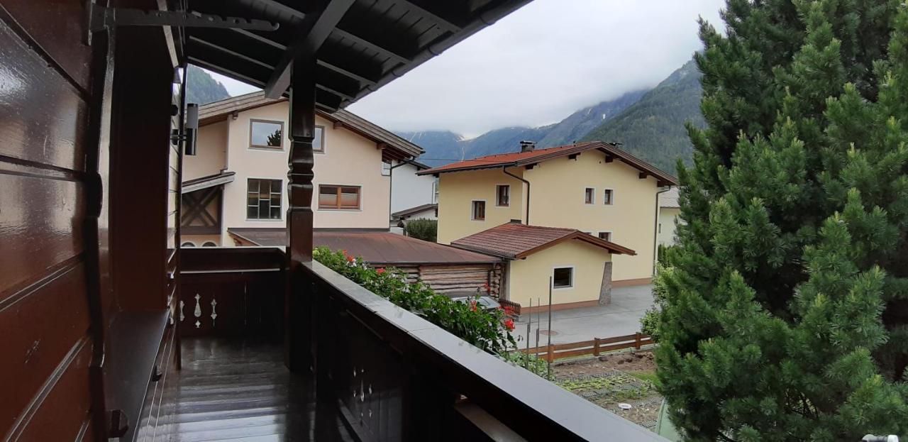 Haus Helene Prantl Apartamento Längenfeld Exterior foto